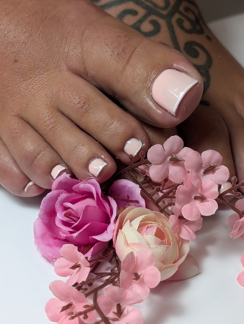 Cosmetische pedicure met zachtroze gellak en witte French-tip, Nagelhuijs76